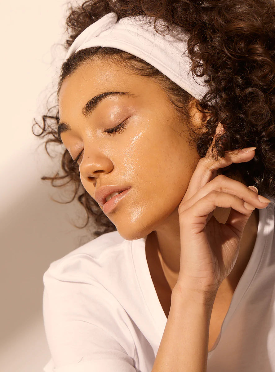 ESSENTIALS  Hydrating & Healing Serum